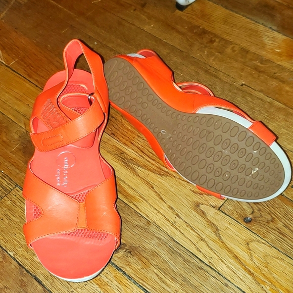 Easy Spirit Shoes - Strap Sandals